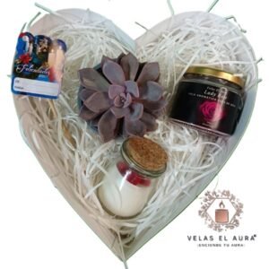 Caja de corazón con vela de rosas,