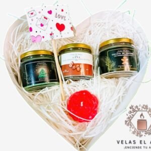 Set de 3 velas aromáticas ecológicas de cera de soya en caja decorativa con corazones, regalo romántico artesanal de Velas El Aura.